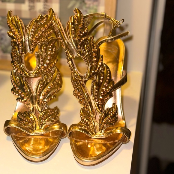 Giuseppe Zanotti .Great condition. Worn 3 times.invisible scratch on left heel - Picture 1 of 3